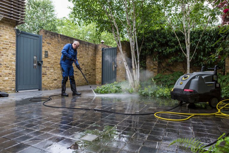 Gardening SP 0075 Pressure Washing 768x512 1